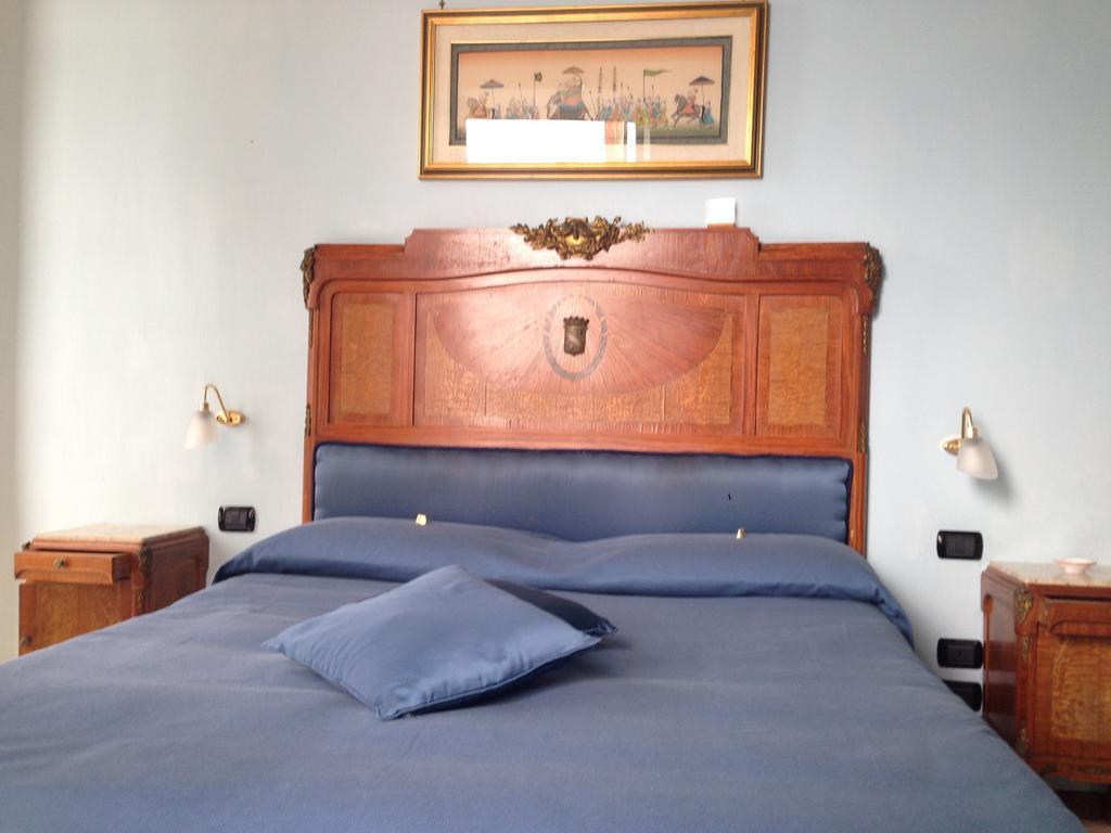 La Dimora Dei Baroni Bed & Breakfast Naples Room photo