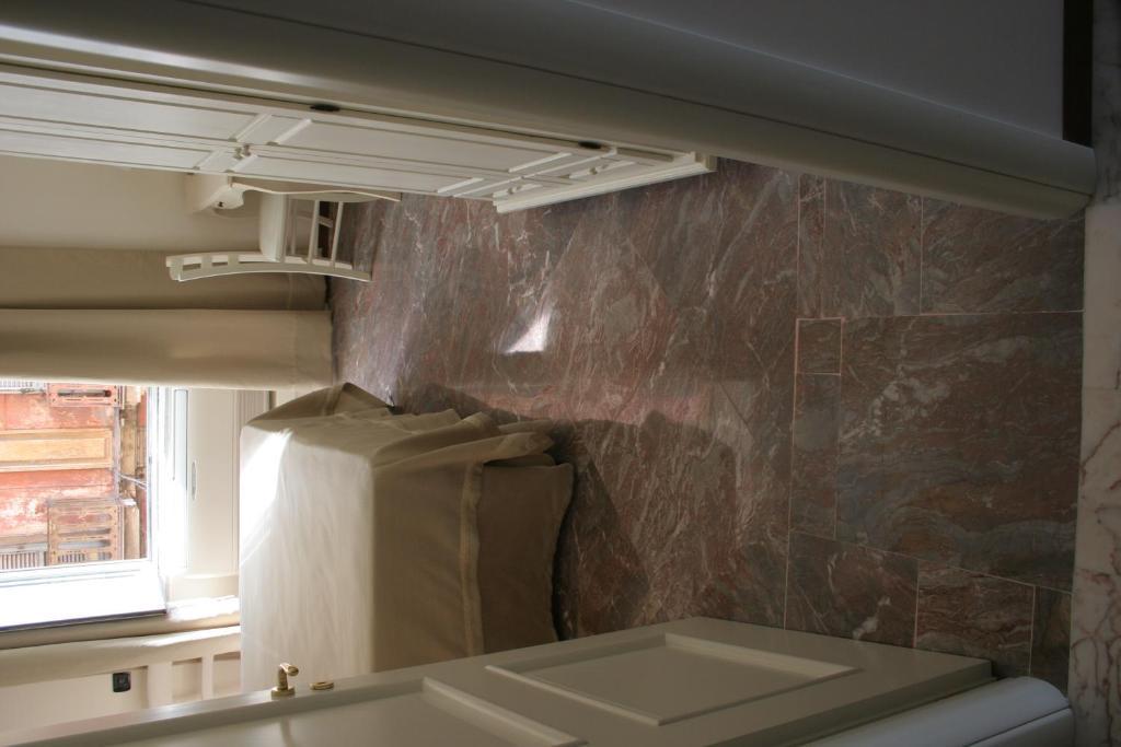 La Dimora Dei Baroni Bed & Breakfast Naples Room photo