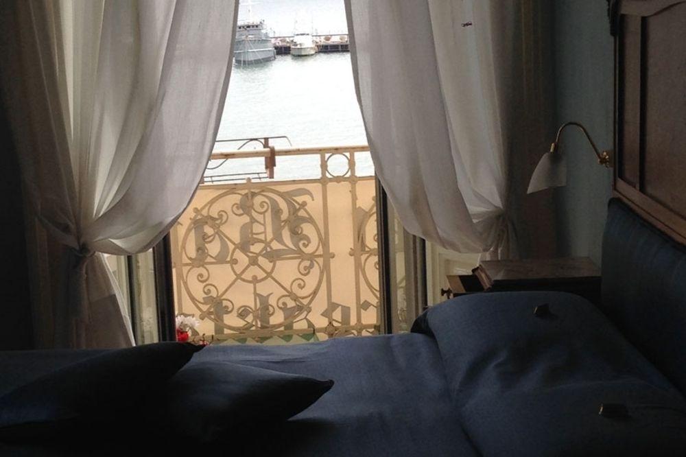 La Dimora Dei Baroni Bed & Breakfast Naples Exterior photo
