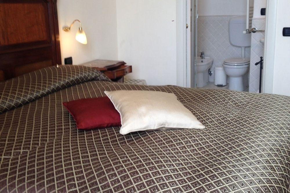 La Dimora Dei Baroni Bed & Breakfast Naples Exterior photo